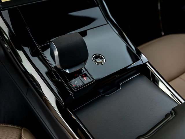 New 2026 Santorini Black Land Rover Dynamic SE image 23