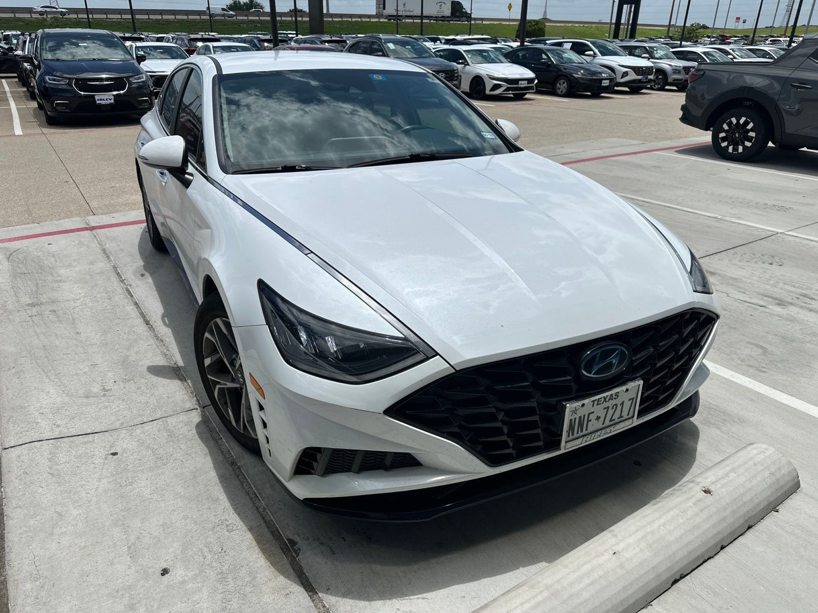 Used 2020 Quartz White Hyundai SEL image 4