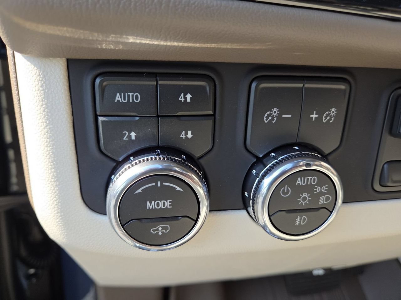 2026 GMC Yukon XL Denali - Photo 8