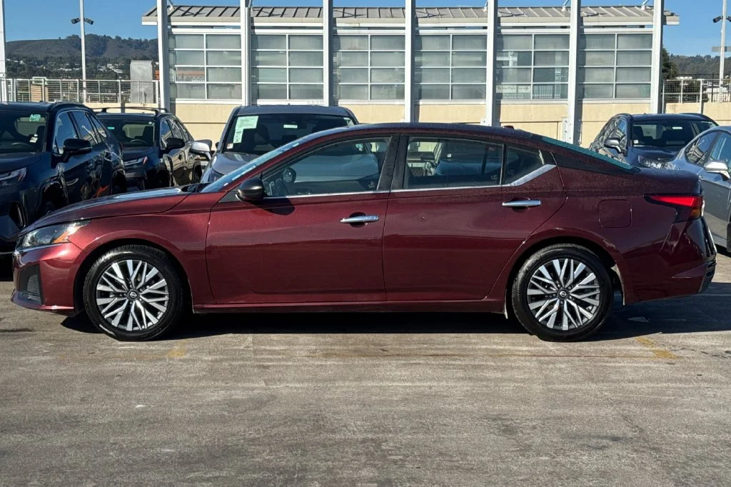 Used 2024 Garnet Pearl Nissan 2.5 SV image 7
