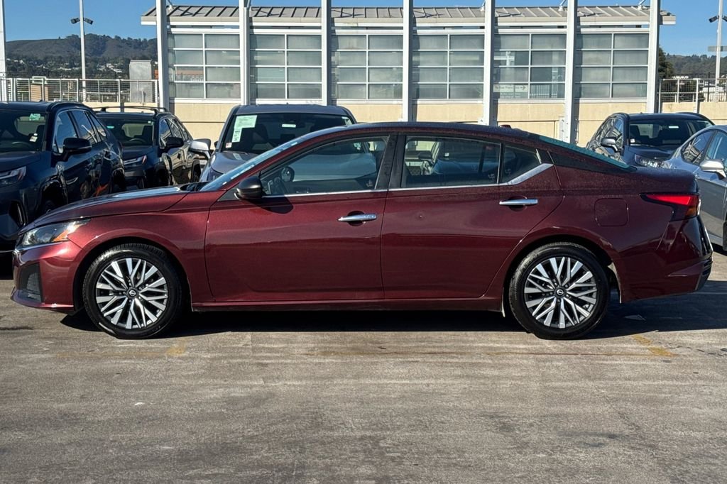 Used 2024  Nissan 2.5 SV image 7