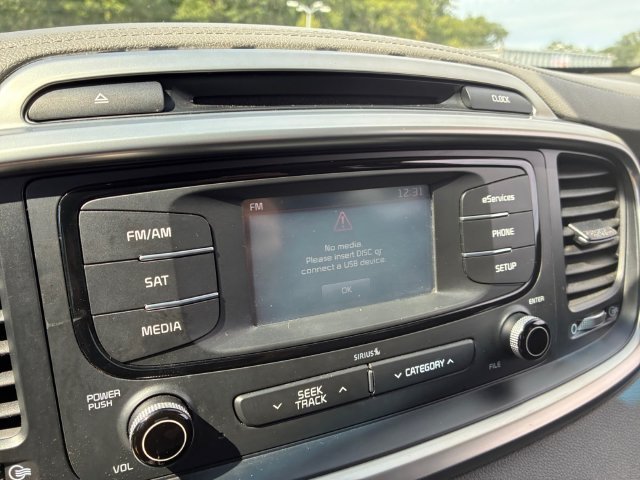Used 2016 White Kia EX image 19