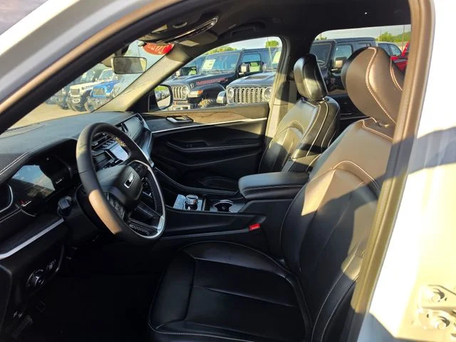 Used 2025 White Jeep Limited image 16