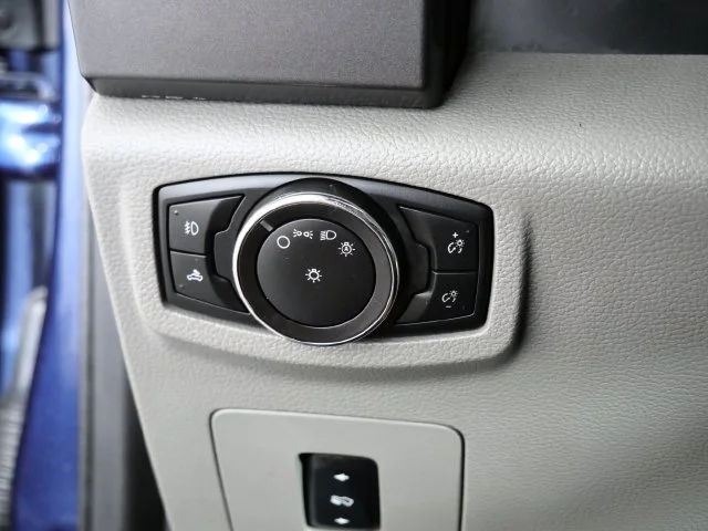 Used 2015 Blue Ford XLT image 27