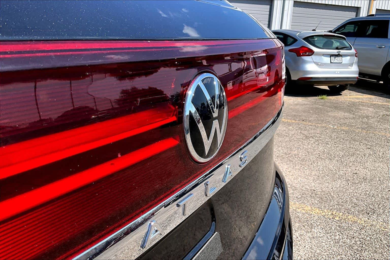 Certified Used 2024 Deep Black Pearl Effect Volkswagen 2.0T SE image 31