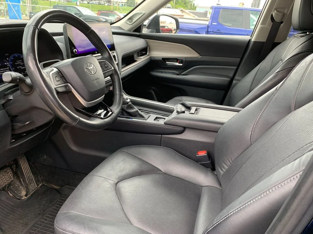 Used 2024  Toyota Platinum image 11