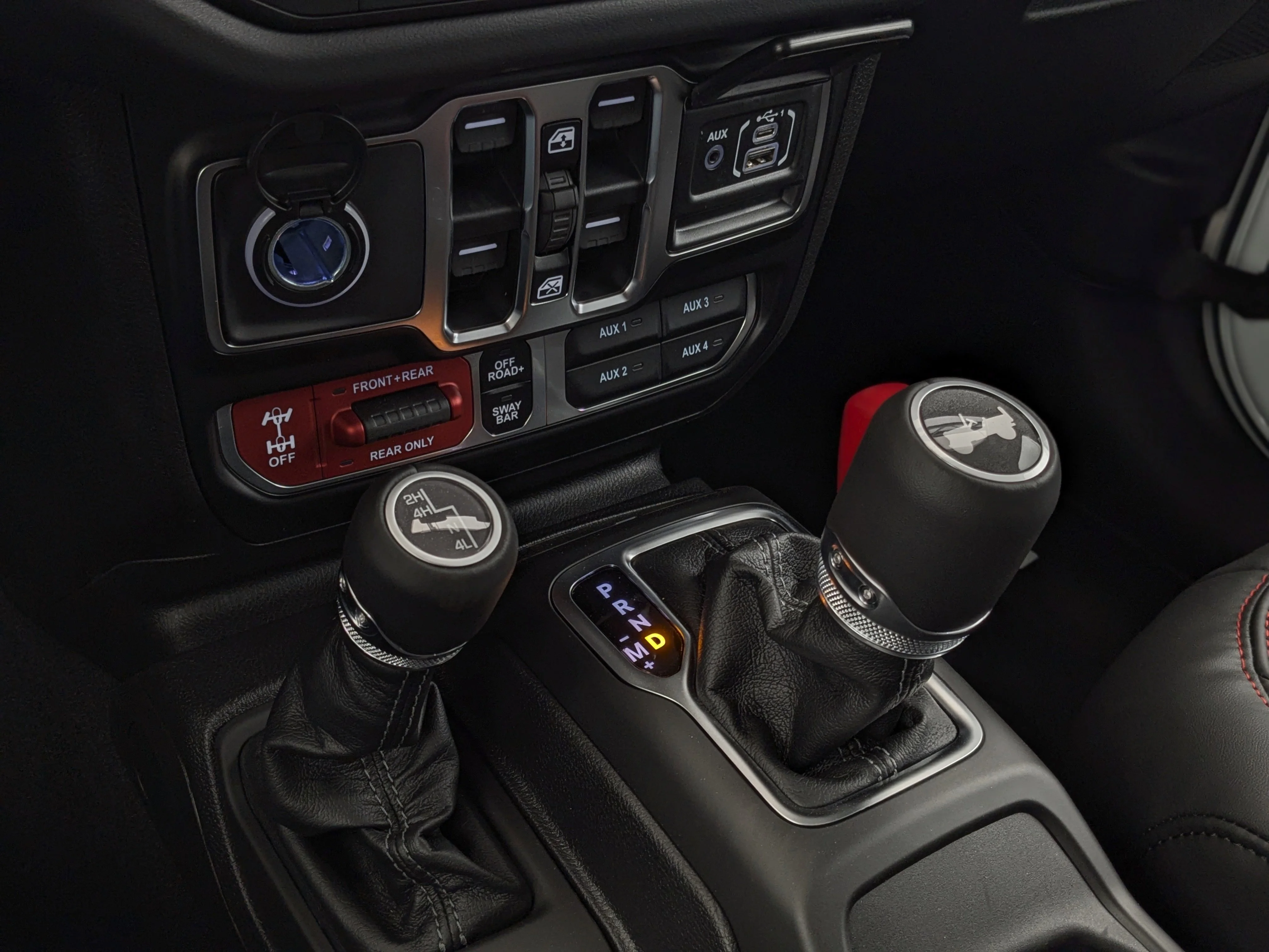 New 2026 White Jeep Rubicon - - 3.6L V6 - Nappa Leather - 3-Pc Hardtop - Steel Perf Hood - Safety & Conv Grps & More! image 18