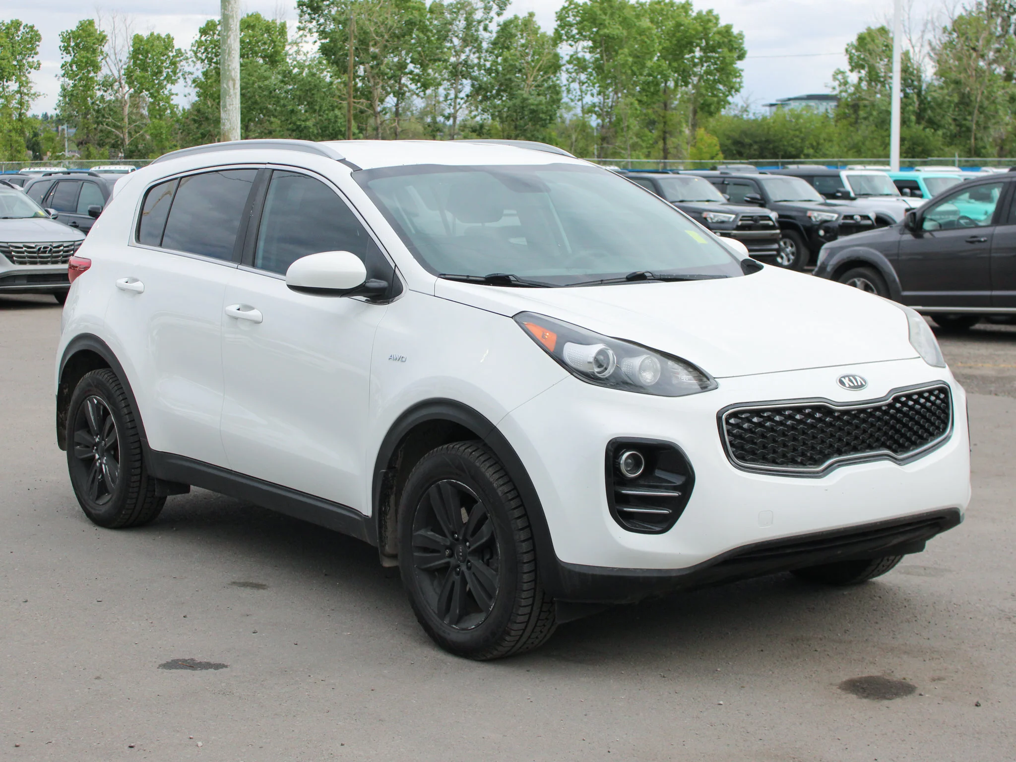 Used 2017 White Kia LX * AWD | Mechanic