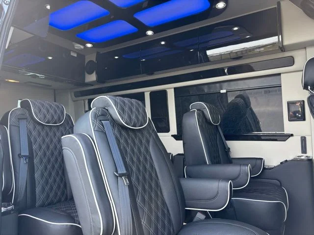 New 2027 Silver Mercedes-Benz Discovery Touring image 57