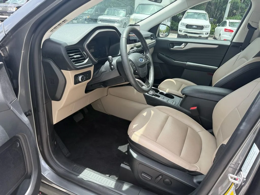 Used 2022 Gray Ford SEL image 9