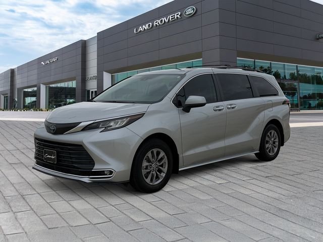 2023 Toyota Sienna XLE 7-Passenger Hybrid FWD's photo
