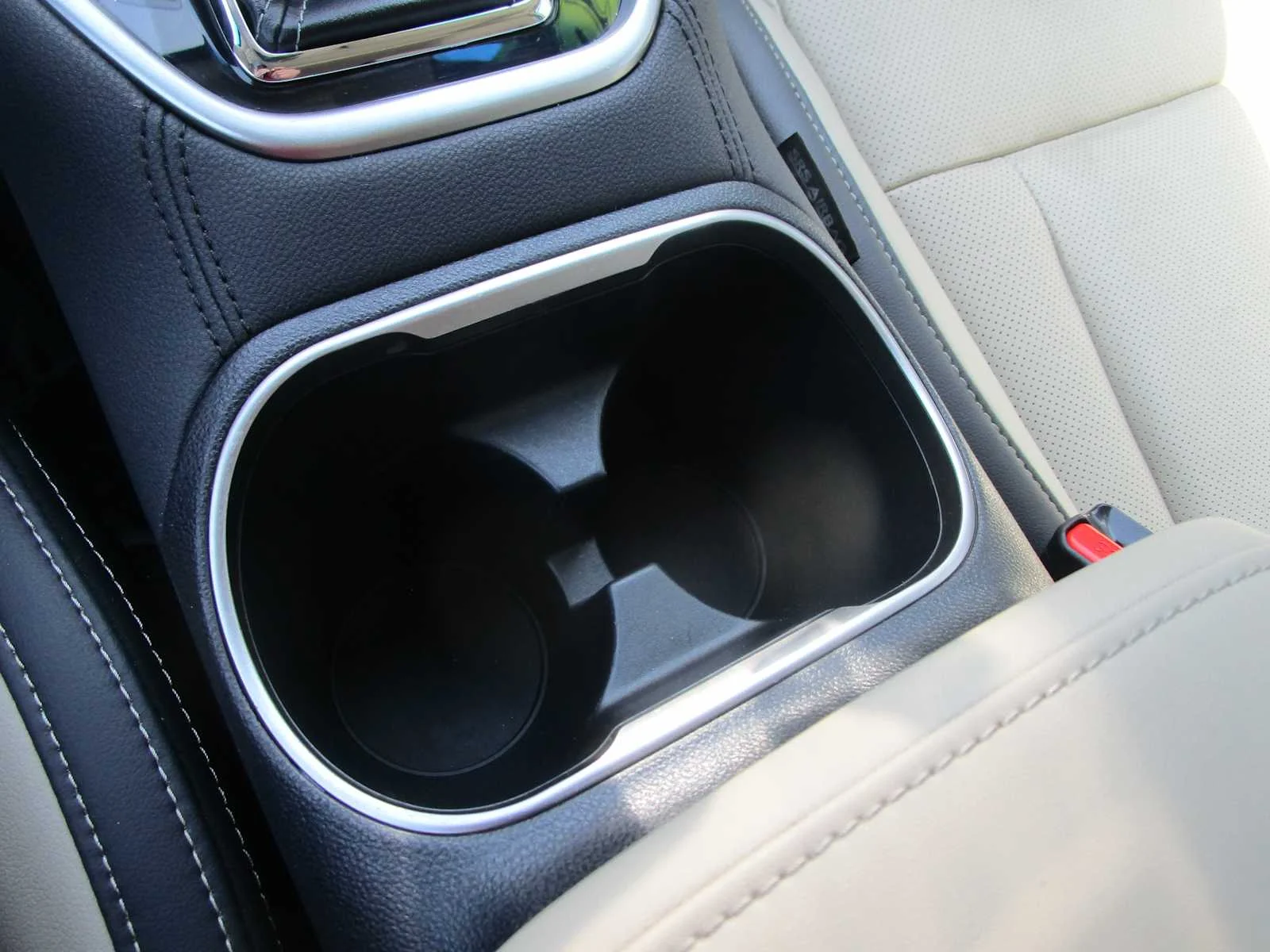Used 2020 Crystal White Pearl Subaru Limited image 24