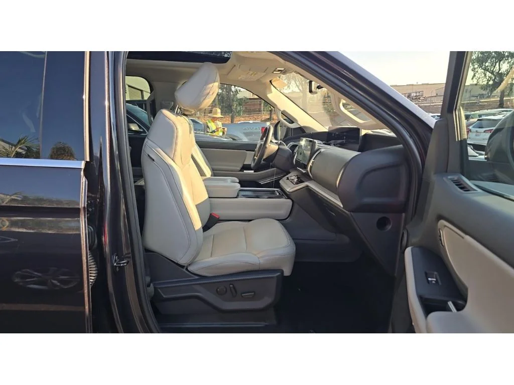 Used 2025 Dark Matter Gray Metallic Ford Active image 6