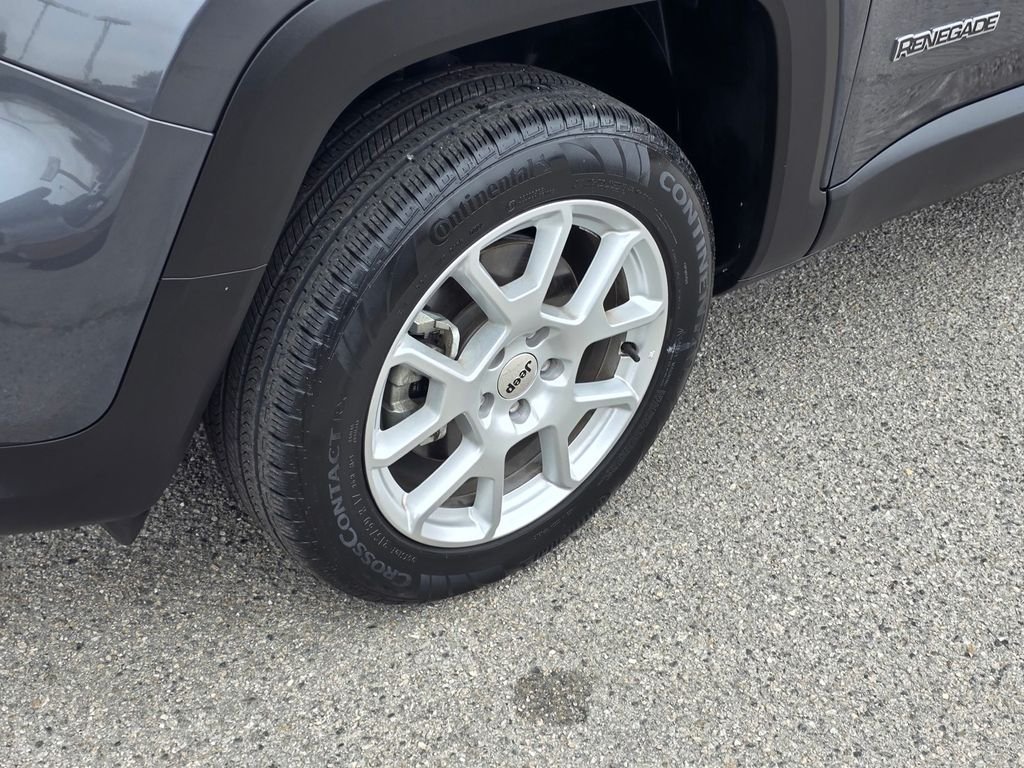 Certified Used 2022 Gray Jeep Latitude image 11