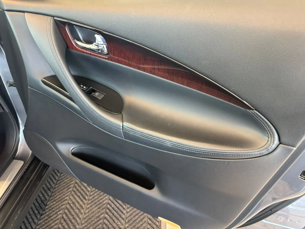 Used 2016 Gray INFINITI Base image 25