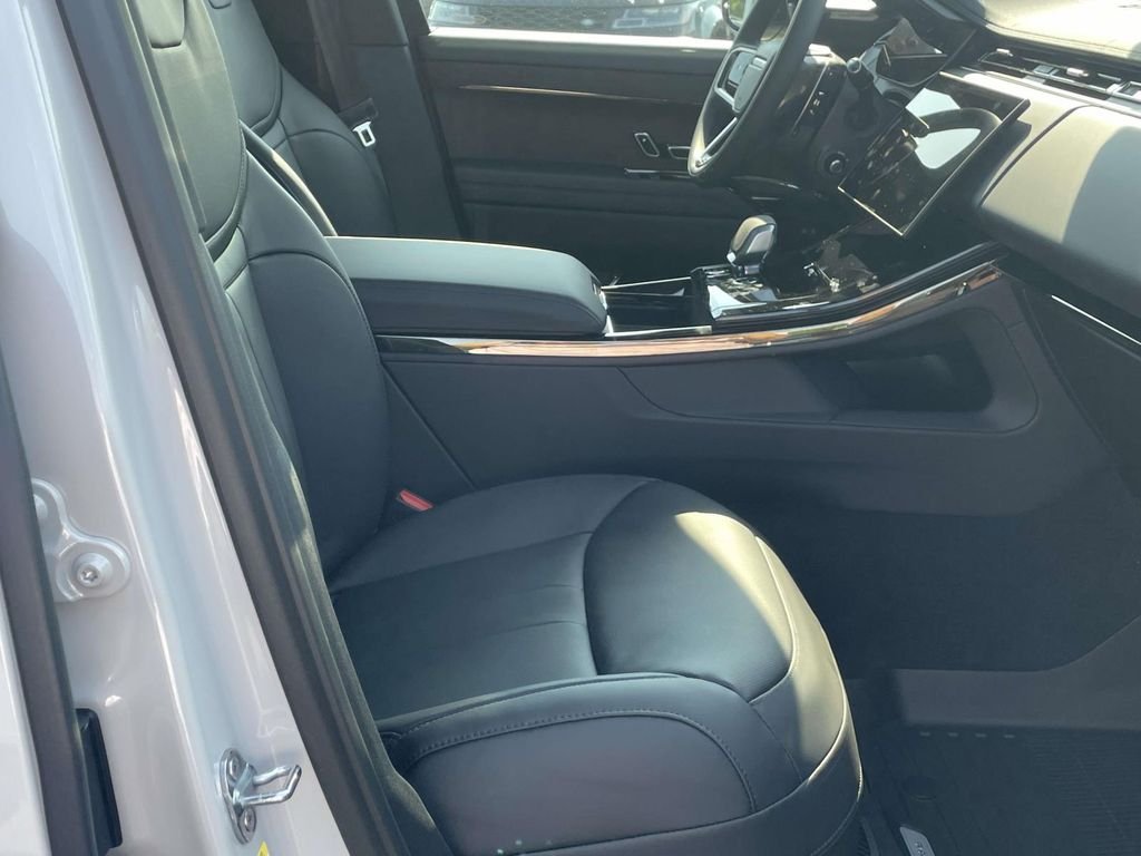 New 2026 Borasco Grey Land Rover Dynamic SE image 16