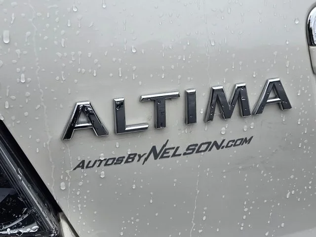 Used 2009 White Nissan 2.5 S image 16