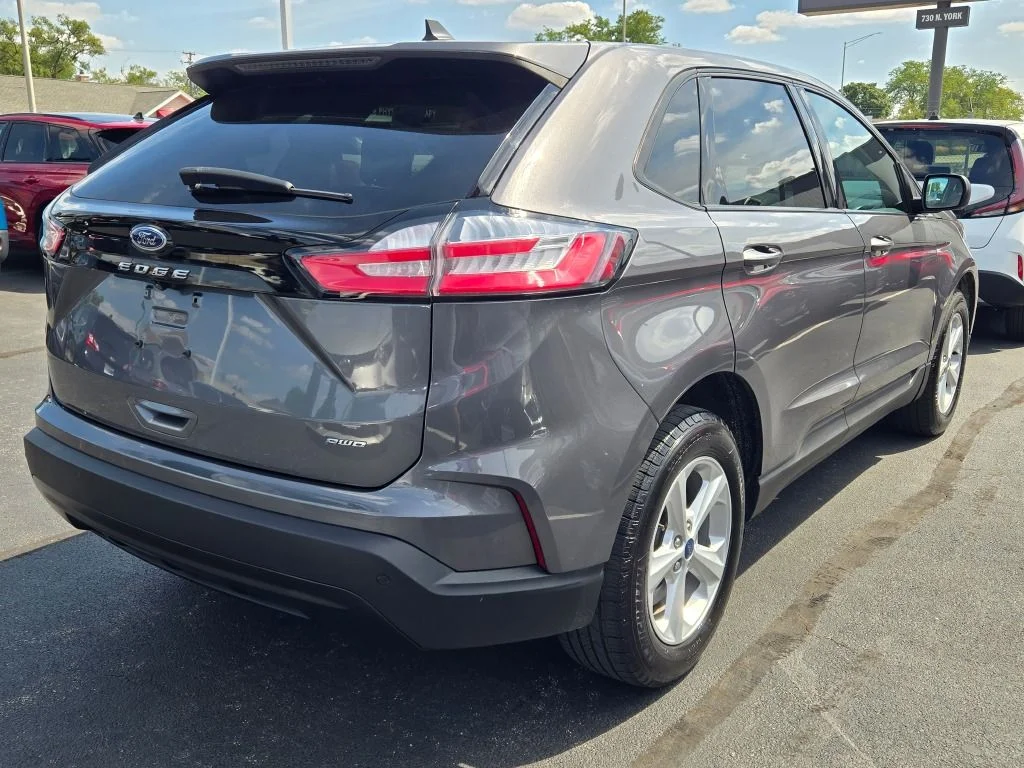 Used 2022 Gray Ford SE image 9