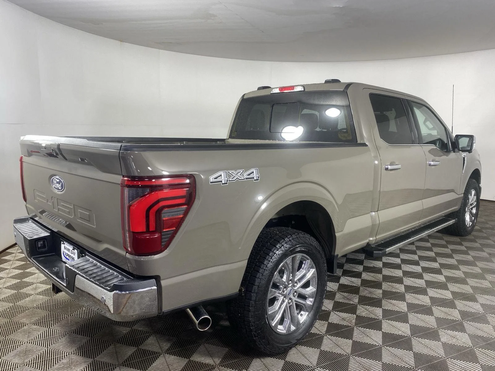 Used 2025 Gray Ford LARIAT image 7