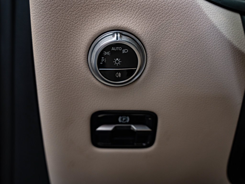 Used 2026 Black Mercedes-Benz GLC 300 image 40