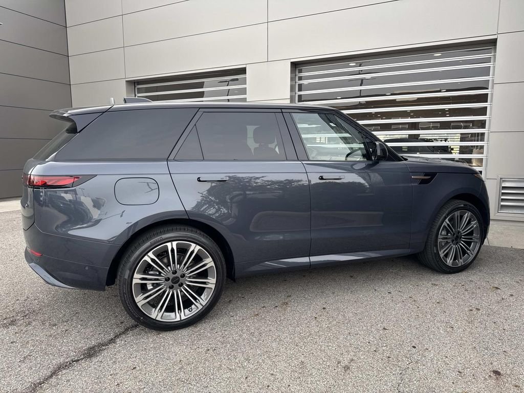 New 2026 Varesine Blue Land Rover Dynamic SE image 6