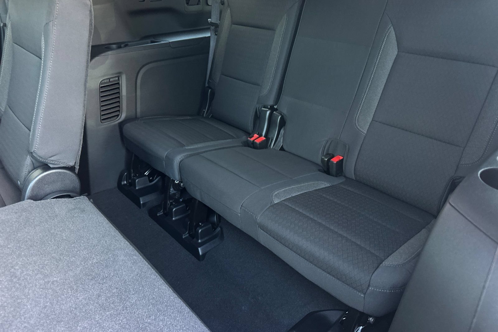 2026 Chevrolet Suburban LS - Photo 15