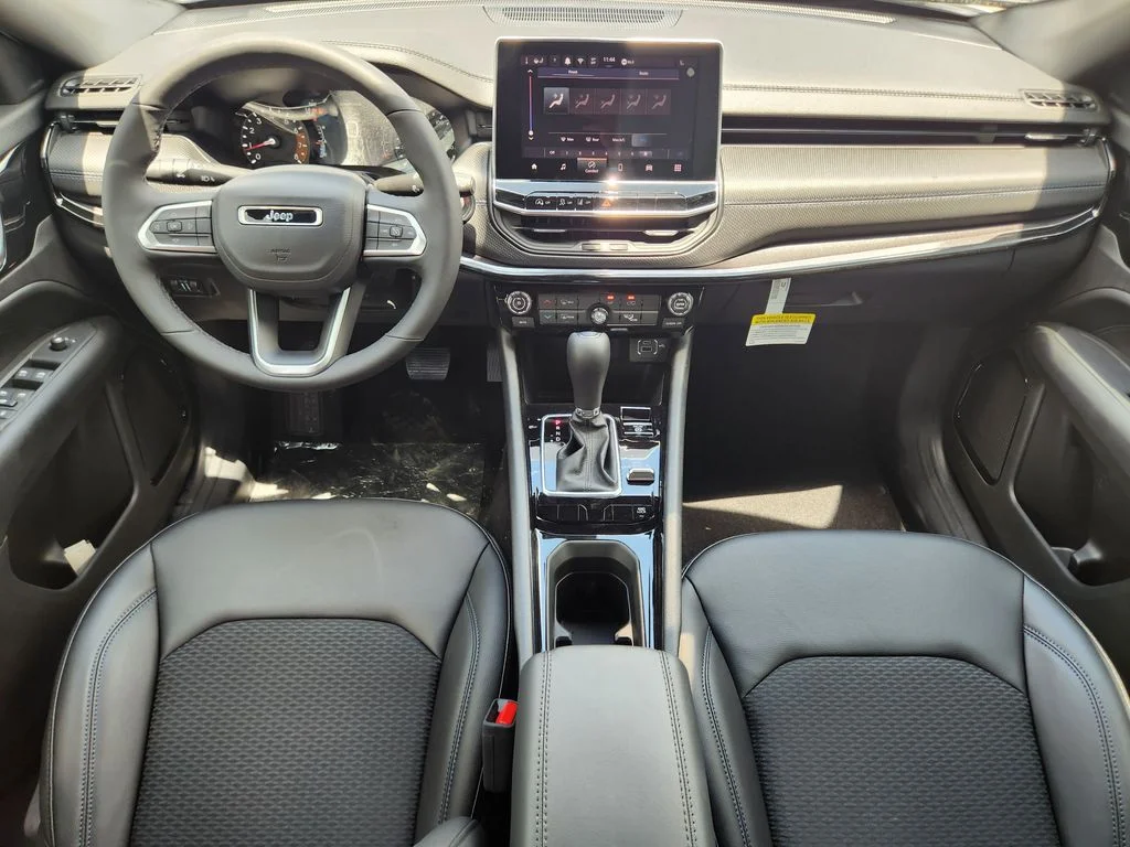 New 2026 Bright White Clear-Coat Exterior Paint Jeep Latitude image 17
