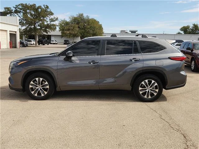 Used 2023 Magnetic Gray Metallic Toyota XLE Front-Wheel Drive image 2