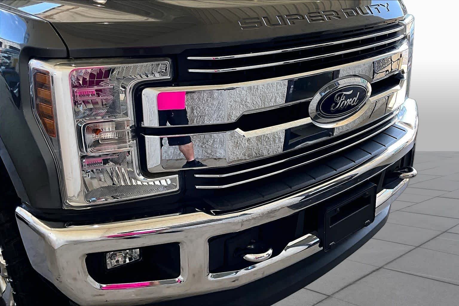 Used 2018 Magnetic Metallic Ford LARIAT image 29