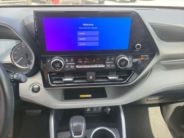 Certified Used 2024 WIND CHILL PEARL Toyota  image 24