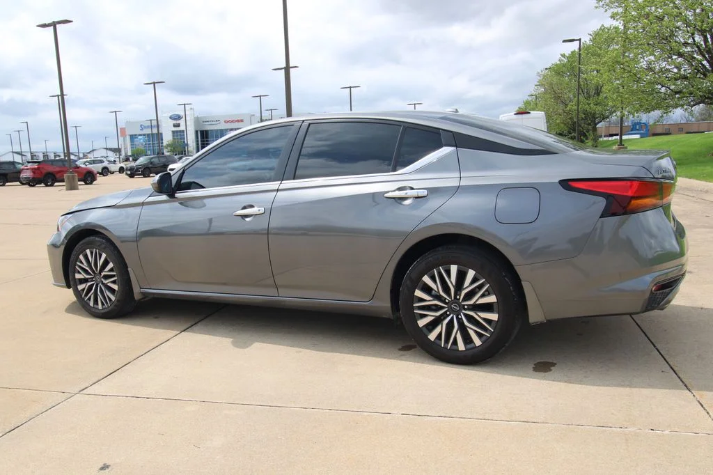 Used 2024 Gray Nissan 2.5 SV image 16