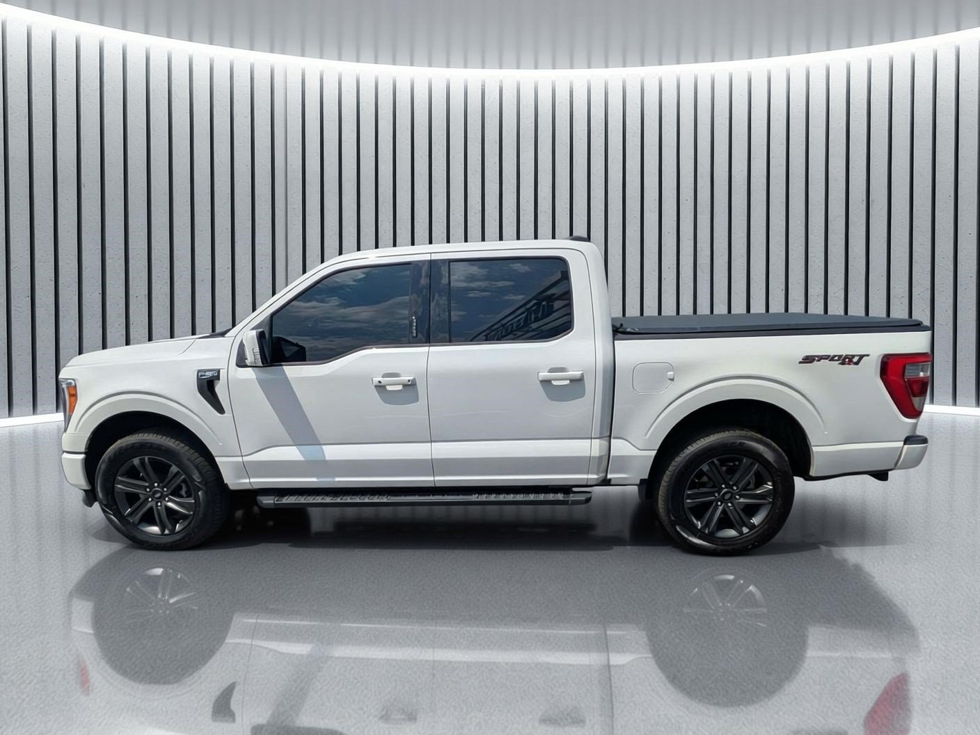 Used 2023 Star White Metallic Tri-Coat Ford LARIAT image 10