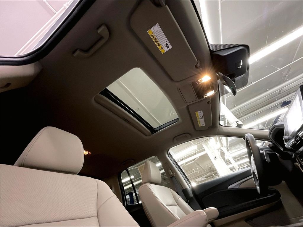 Used 2023 Platinum White Honda RTL image 22