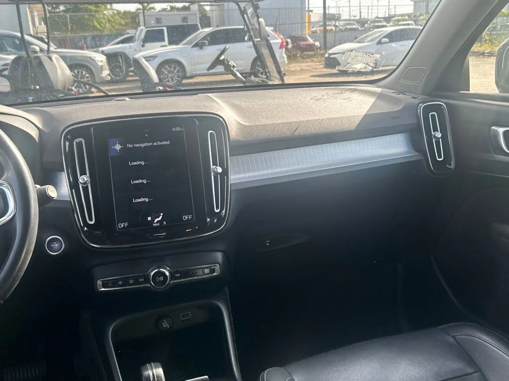 Used 2019  Volvo Momentum image 9