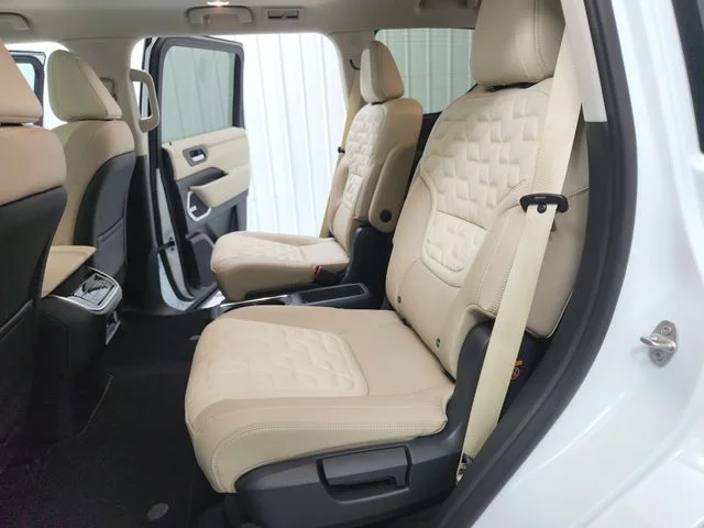 New 2026 White Nissan Platinum Reserve image 35