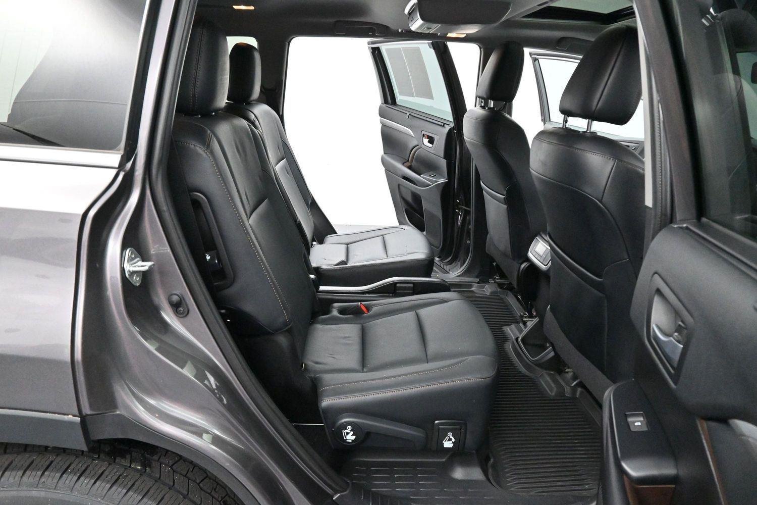 Used 2019 Predawn Gray Mica Toyota Limited image 38