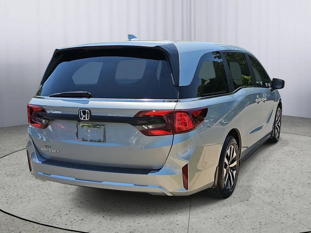 Used 2025  Honda EX-L image 3