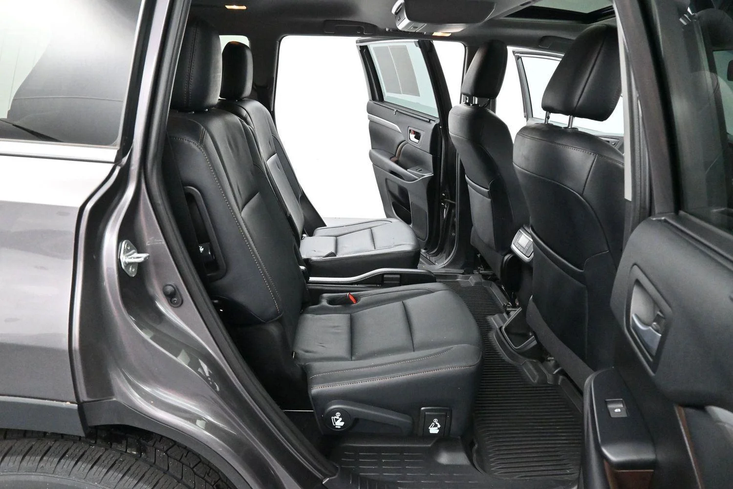 Used 2019 Predawn Gray Mica Toyota Limited image 38