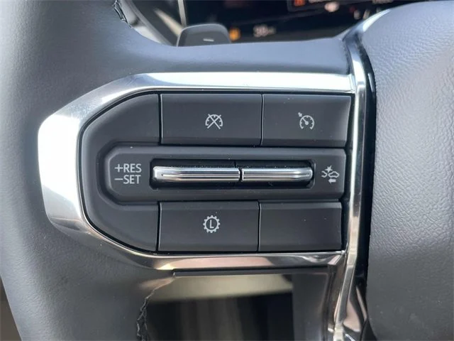 New 2025 Summit White GMC Elevation image 32