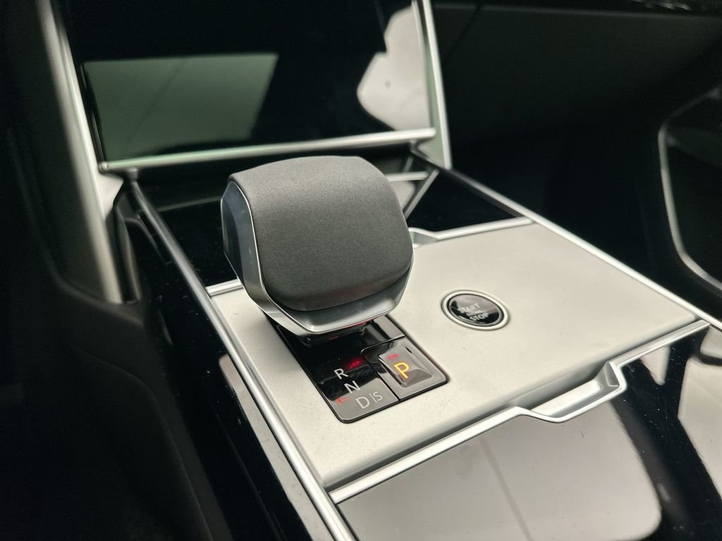 New 2026 Fuji White Land Rover SE image 20