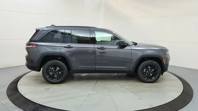 New 2026 Baltic Gray Metallic Clearcoat Jeep Altitude image 11