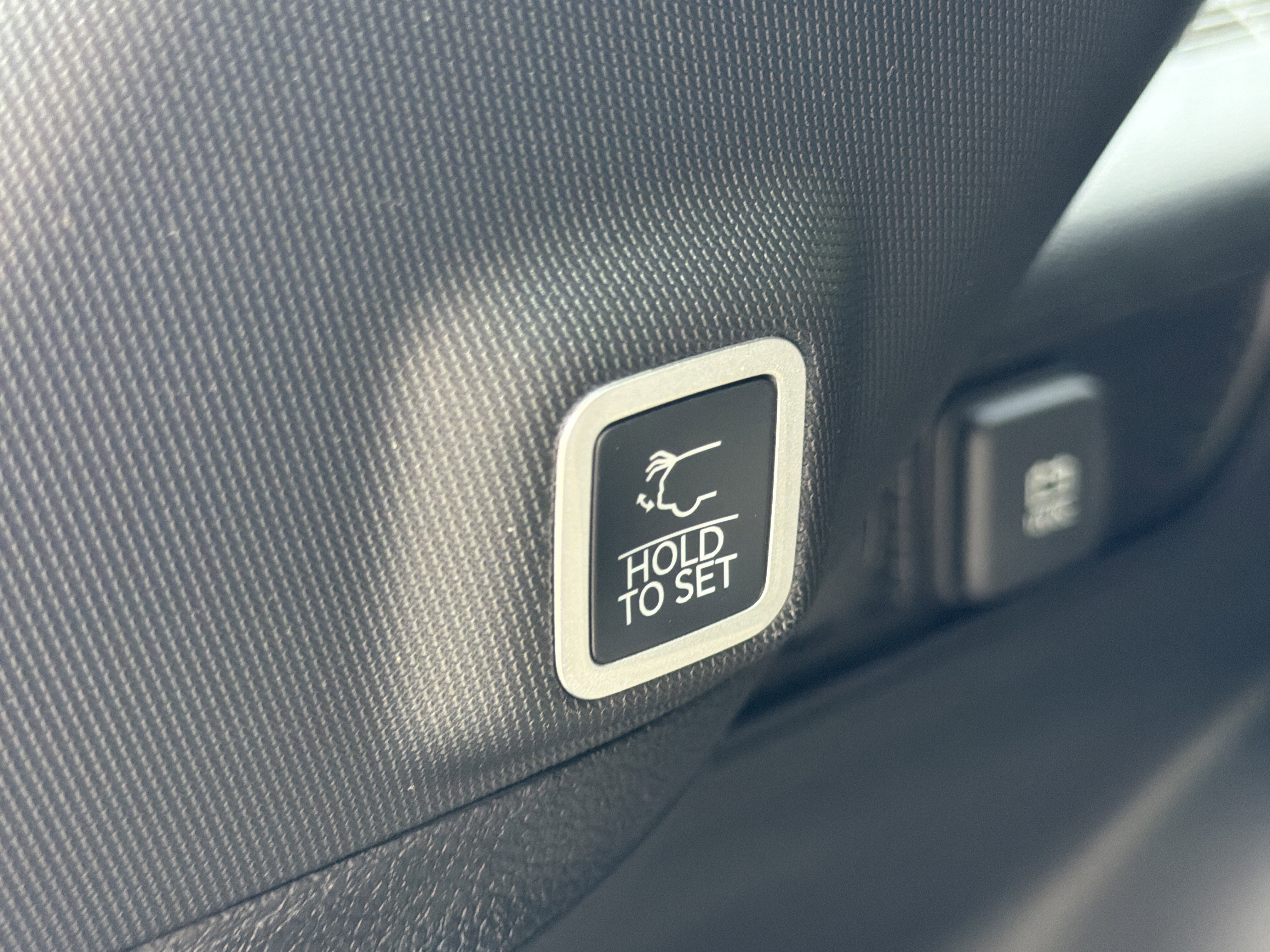 New 2026 Baltic Gray Metallic Clear-Coat Exterior Paint Jeep Altitude image 24