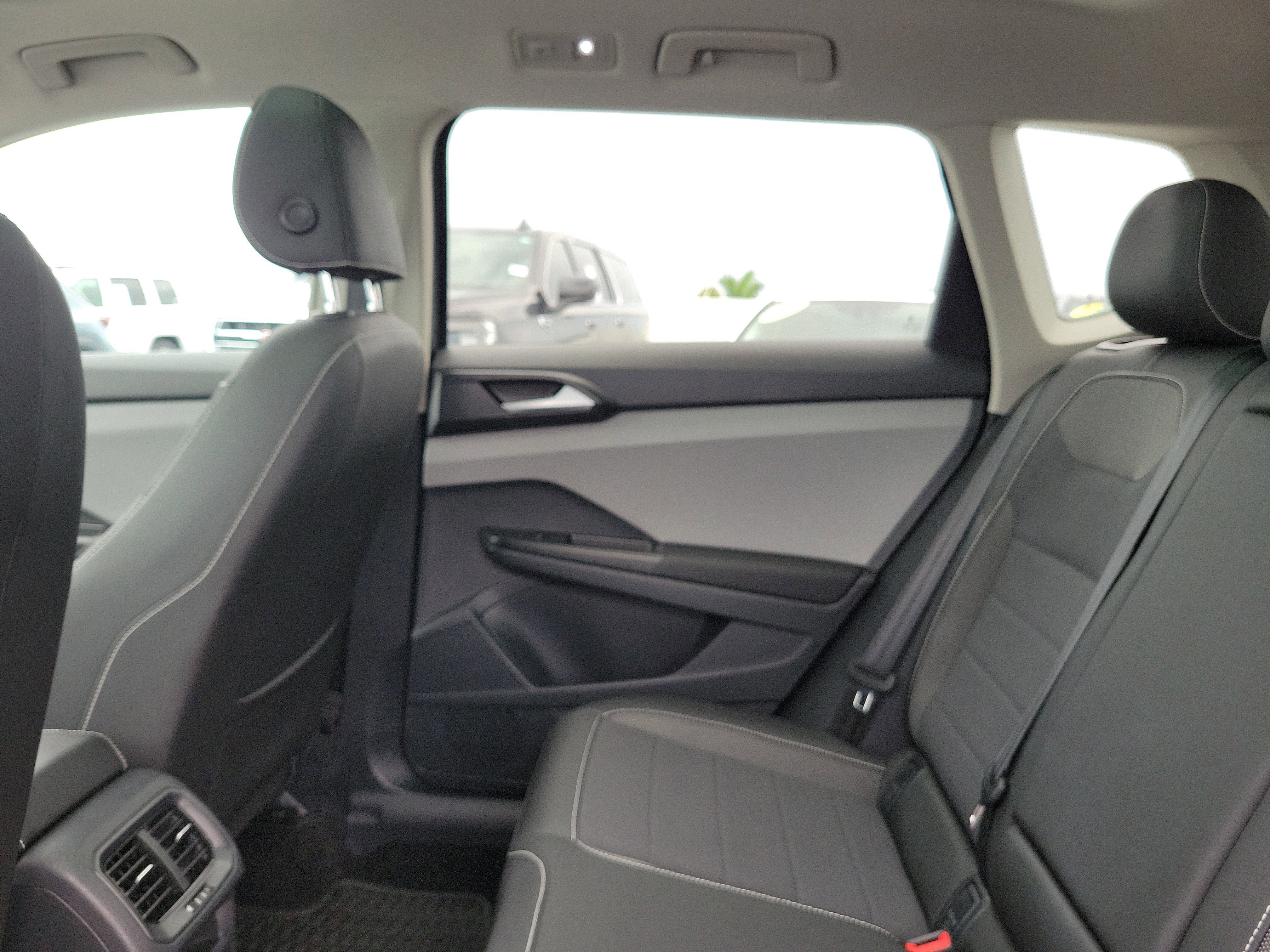 Used 2023 Platinum Gray Metallic Volkswagen SE image 13