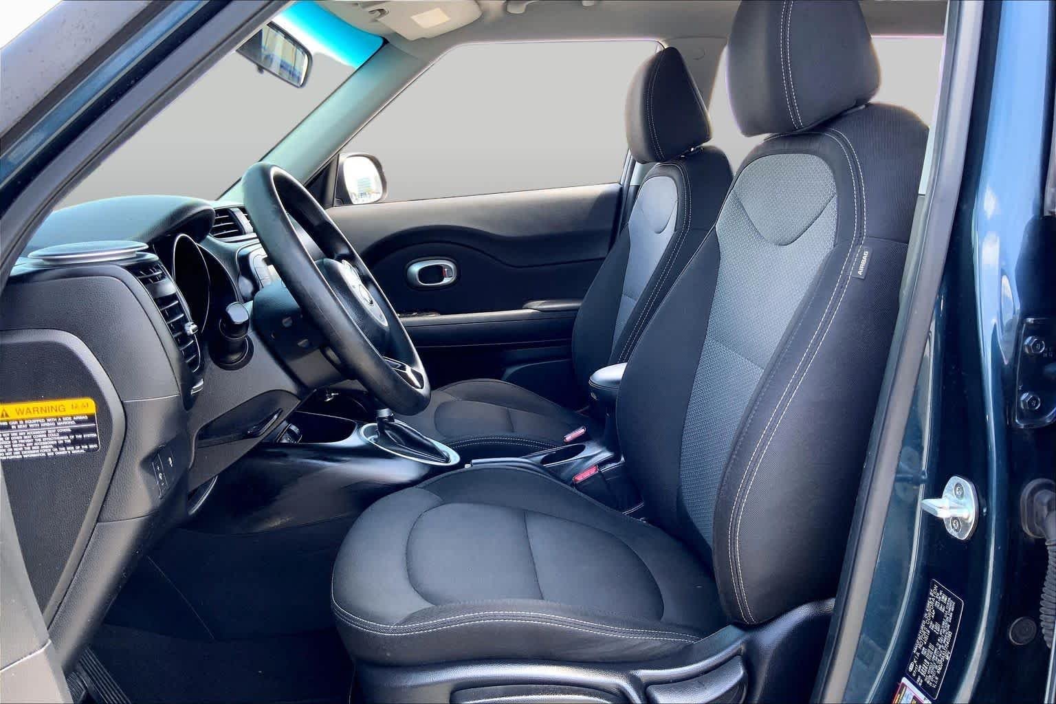 Used 2018 Mysterious Blue Kia + image 8