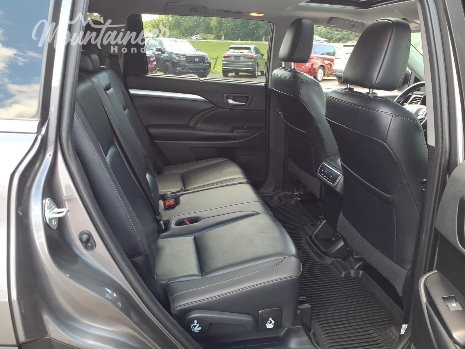 Used 2019 Predawn Gray Mica Toyota XLE image 21