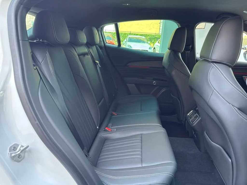 Used 2025 Bianco Maserati Base image 16