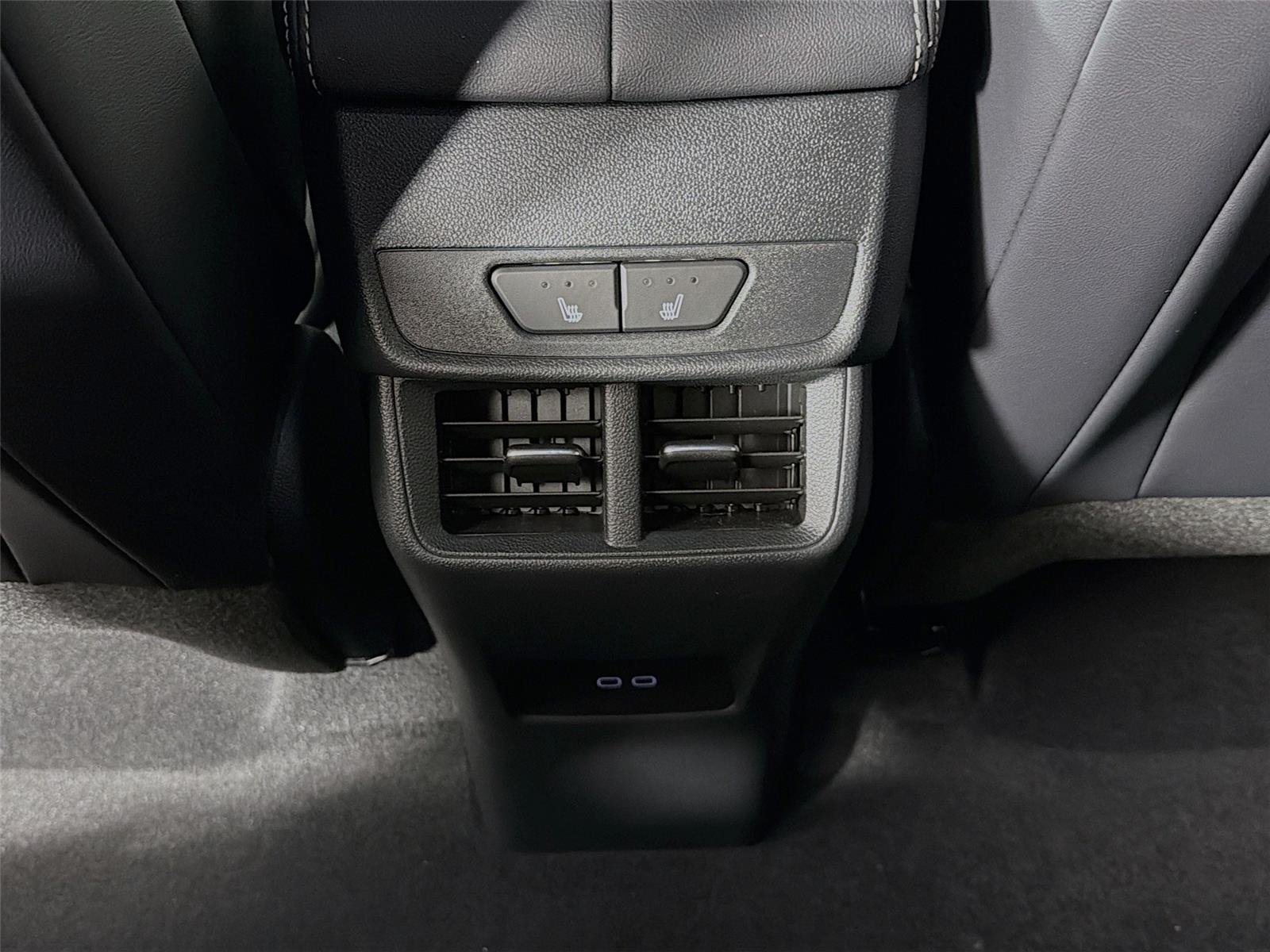 New 2026 Summit White GMC Elevation image 29