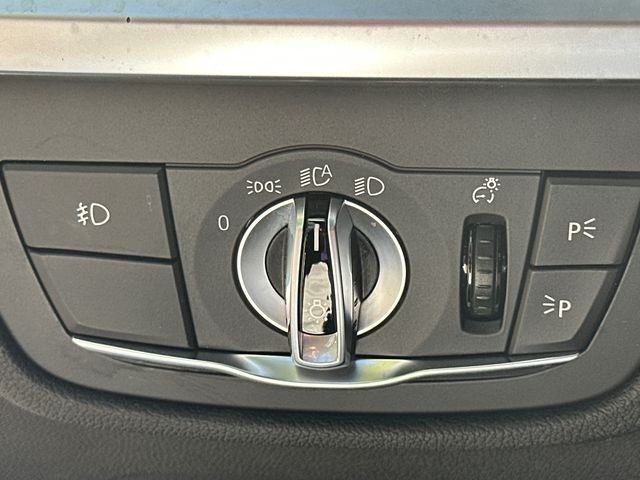 Used 2019 Black BMW xDrive30i image 33
