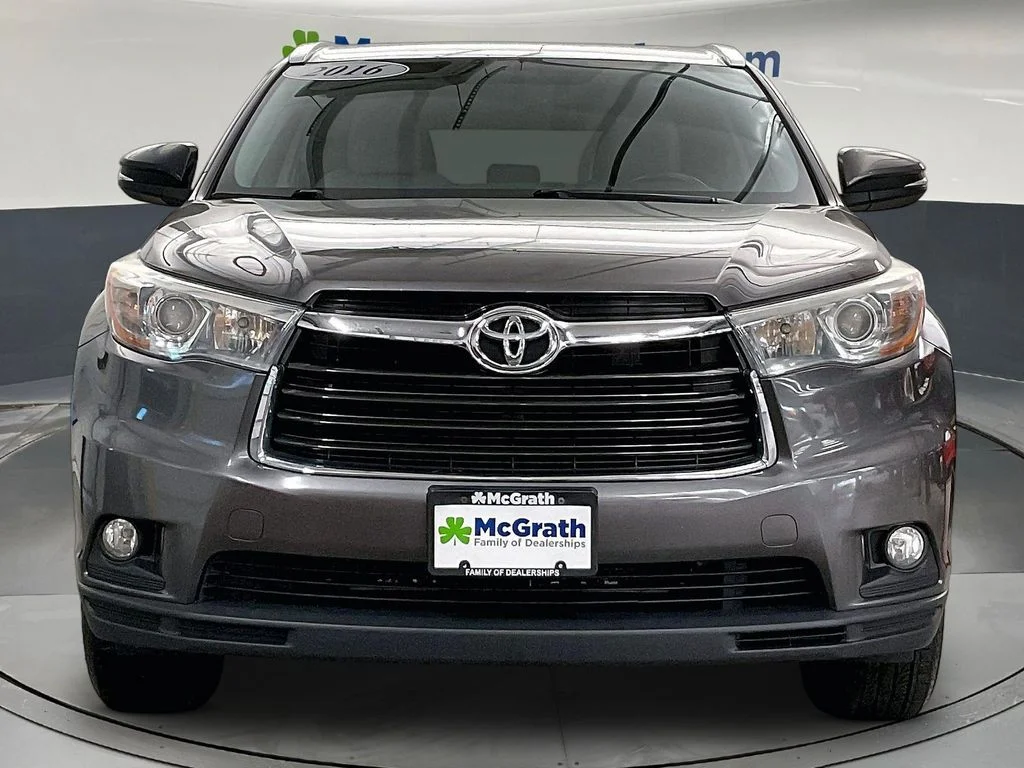 Used 2016 Gray Toyota XLE V6 image 5
