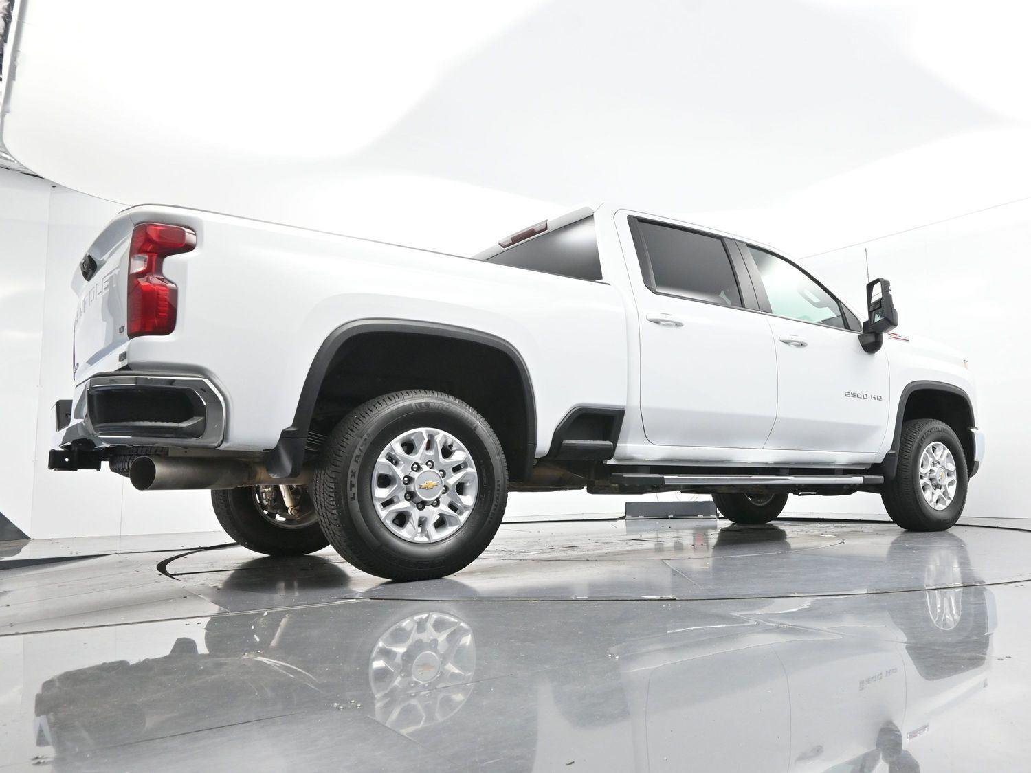 Used 2025 Summit White Chevrolet LT image 44